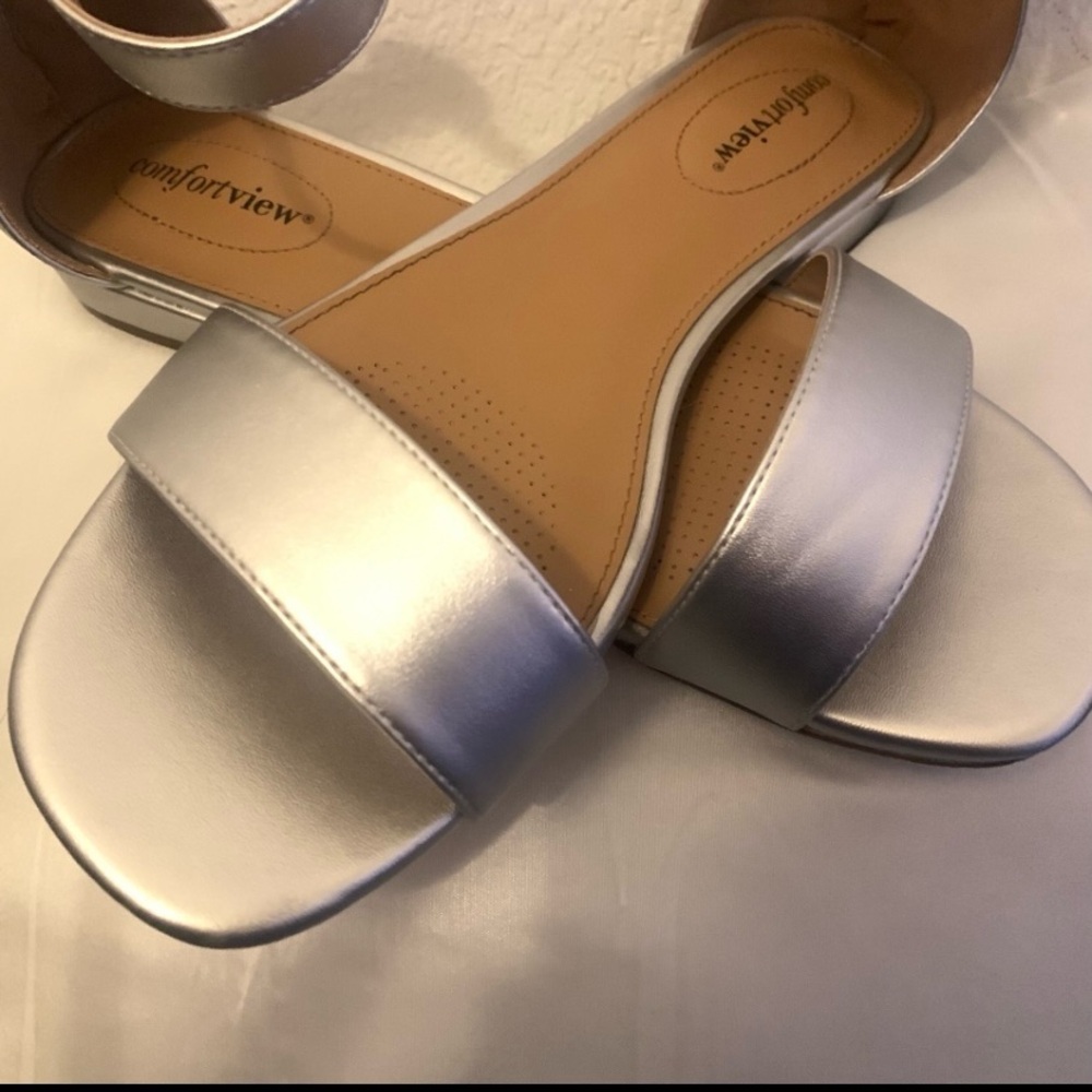 Comfortview Collection Silver Sandals. Size 7W, 8W and 9.5W - Picture 4 of 10